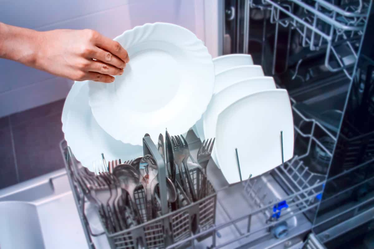 Arranging Dishes in a Dishwasher